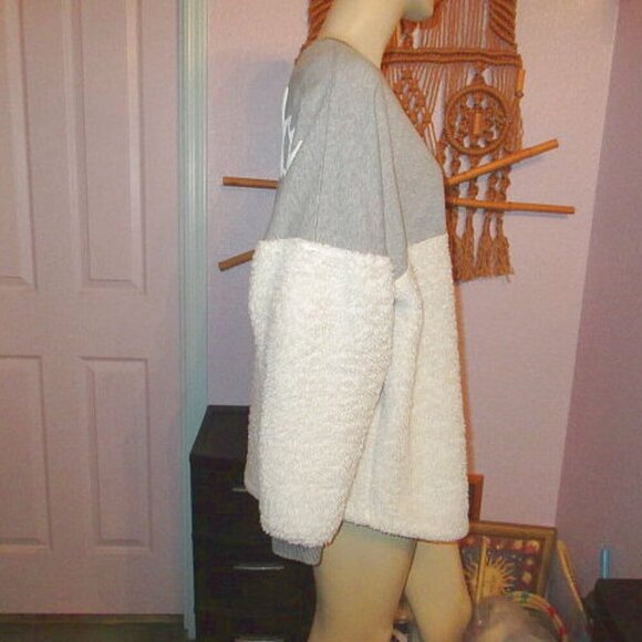 Disneyland Resort Spirit Jersey Sweatshirt Size M Fuzzy Sherpa Teddy Oversized - Picture 4 of 8